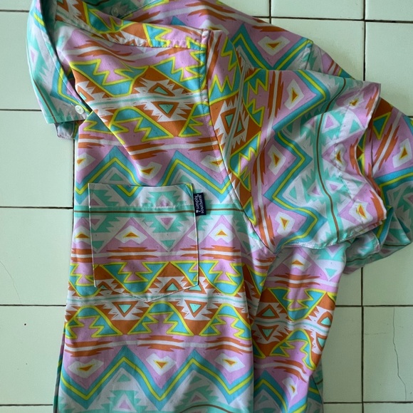 Simply Southern Mens Life Of The Party Shirt
Pastel Aztec Print EUC Size Small - Picture 4 of 5